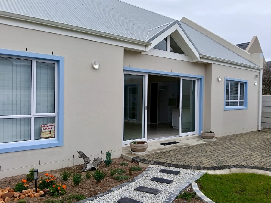 To Let 3 Bedroom Property for Rent in Sandbaai Western Cape